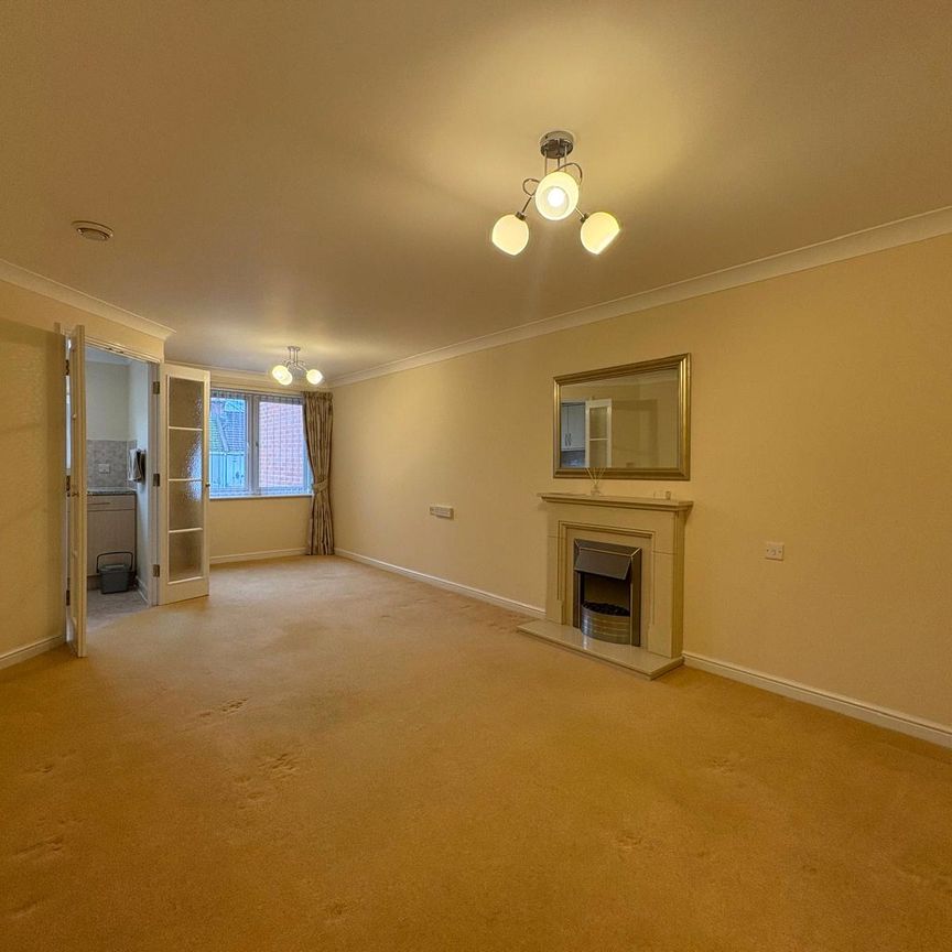 Frimley Road, Camberley, Surrey, GU15 - Photo 1