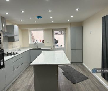 3 bedroom terraced house to rent - Photo 4