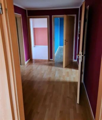 +++ Exklusive renovierte DG-Wohnung mit großer Küche in ruhiger Lage von Pölblitz +++ - Photo 1