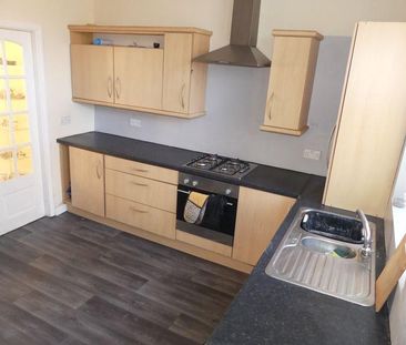 2 bedroom terraced house to rent - Photo 4