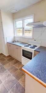 Levin - 3 Bedrooms - Photo 3