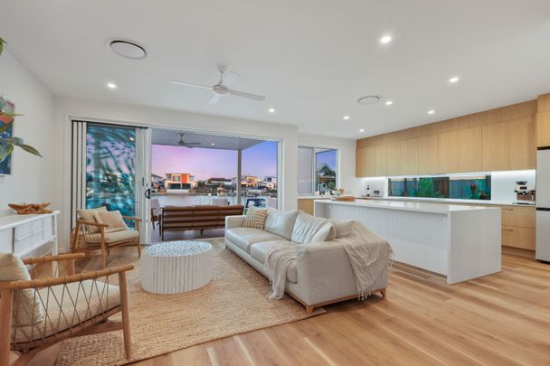 Waterfront Paradise on Coolum Parade - Photo 1