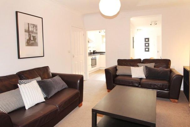 4 bedroom terraced house to rent - Photo 1