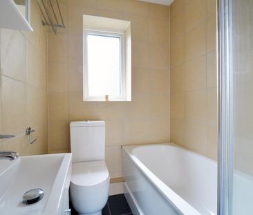 Coniston Close, Grove Park, W4 - Photo 6