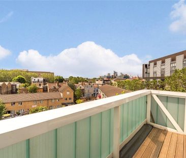 2 bedroom flat in 19 Long Walk - Photo 1