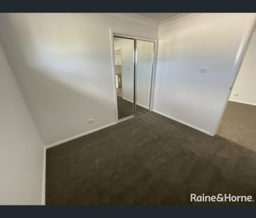 2/16 Francis Avenue, North Tamworth, NSW 2340 - Photo 4