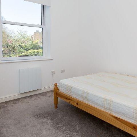 2 Bedroom, 1 bath, 1 reception Flat - Photo 1