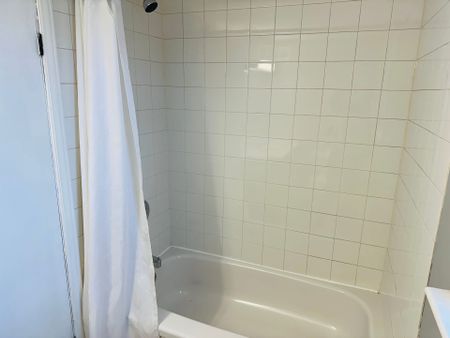 For Lease - 173 Warren Avenue Unit# Upper Level, Oshawa, Ontario - Photo 2