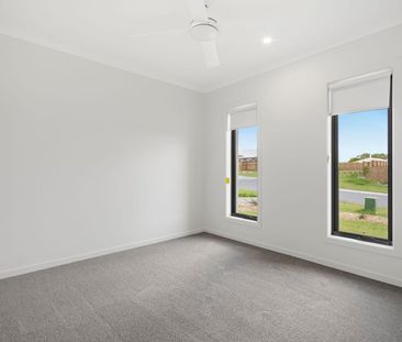 BRAND NEW MODERN HOME! - Photo 6