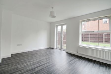 4 bed town house to rent in Parsons Road, Langley, SL3 - Photo 3