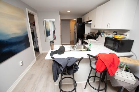 Cozy 1 Bedroom + Den Lower Unit in St. Catharines! - Photo 2