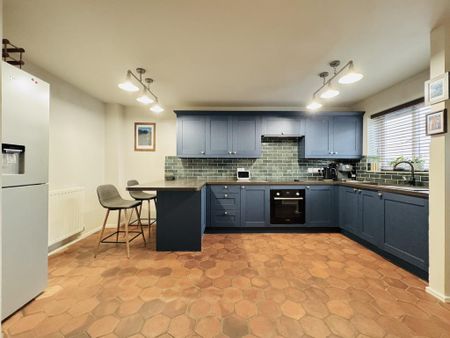 3 bedroom end of terrace house to rent - Photo 5