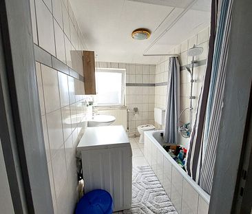 Schöne 3 ZKB Dachgeschosswohnung in Dassel - Foto 2