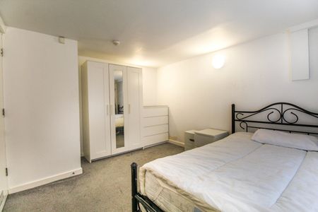 6 bedroom terraced house to rent - Photo 3