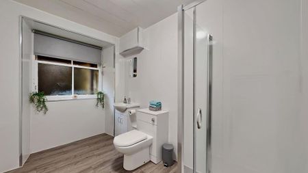 4 bedroom flat to rent - Photo 3