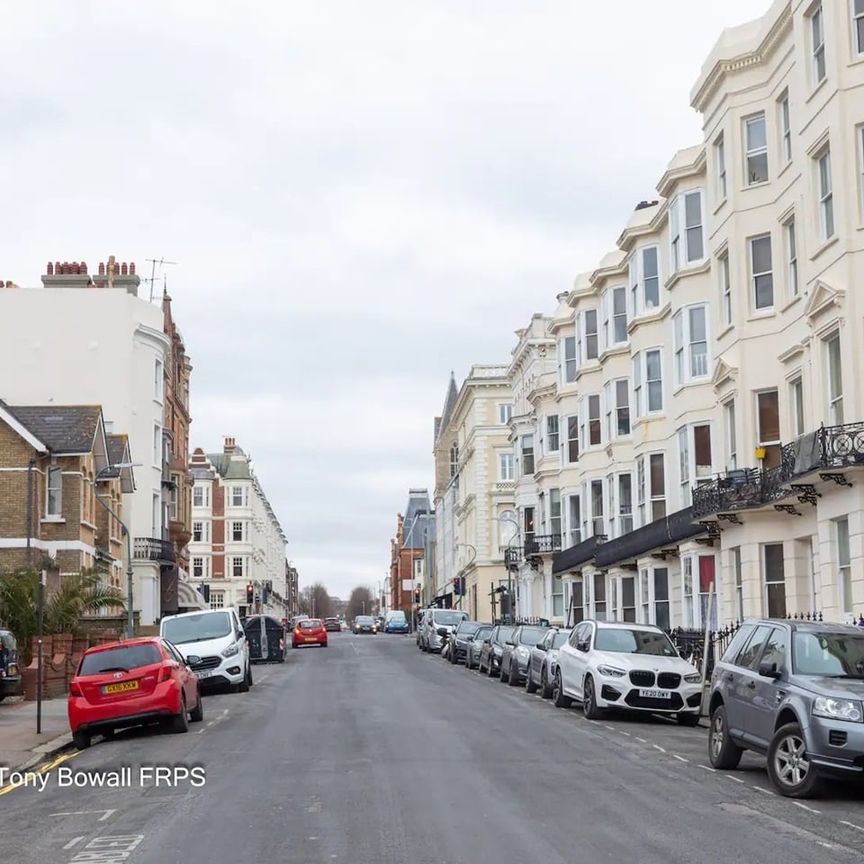 1 Bed Flat, Holland Road, BN3 - Photo 1
