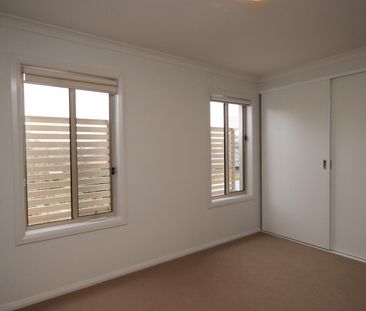 Elegant Lyons Townhouse - Photo 6