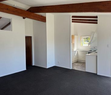Newly renovated sunny 2 bed unit - Photo 1