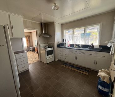 Tidy three bedroom home - Photo 3