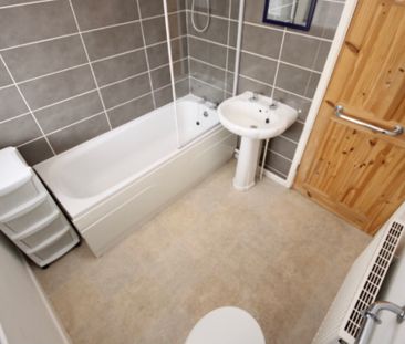 4 Bed - 17 St Anne’s Drive, Headingley, Leeds - LS4 2SA - Student - Photo 4