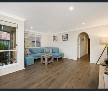 Charming 3-bed house with Parklea Public School catchment - Photo 1