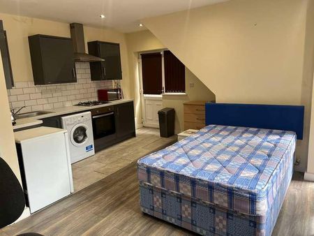 Lenton: Student Bedroom Studio Apartment - Derby Grove, NG7 - Photo 2