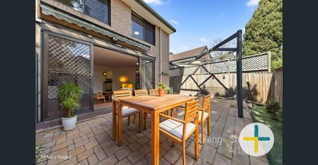 Spacious, Bright & Airy Townhouse. Timber floorboards throughout - Photo 5