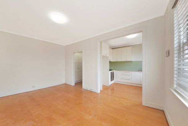 Charming Art Deco One-Bedroom in Prime Harbourside Location - Photo 1