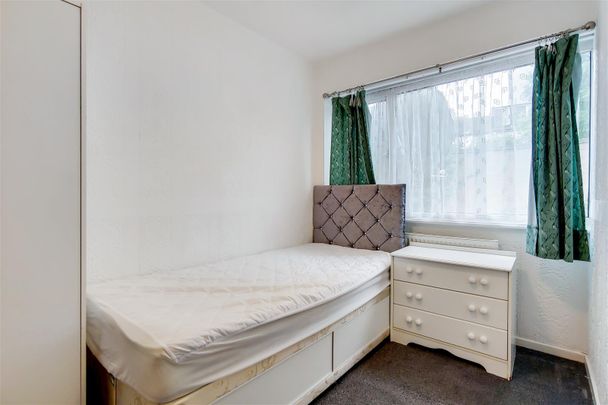 Terraced House To Let - Photo 1