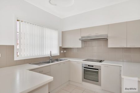 Charming 3 Bedroom Home in Prime Location! - Photo 5
