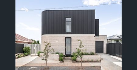 Sublime Architectural 3 Bedroom Townhouse - Photo 2