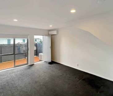Great Two Bedroom Townhouse - Photo 3