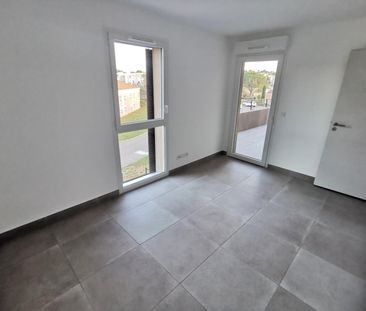 « VILLENEUVE LES AVIGNON - APPARTEMENT T3 69.96 M² AVEC TERRASSE ET... - Photo 3