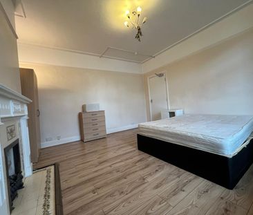Room in a Shared House, Newquay Road, SE6 - Photo 2