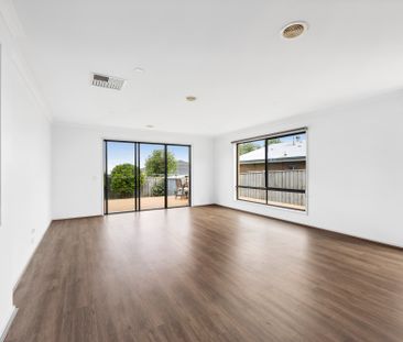 Light Filled - Three Bedroom, Two Living & Two Bathroom Home - Nort... - Photo 1