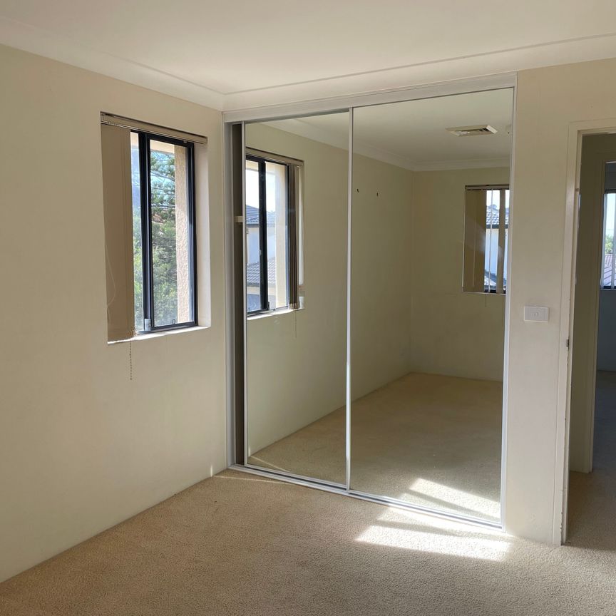 The Entrance North - Photo 1