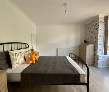 1 bedroom in a house share to rent - Photo 3
