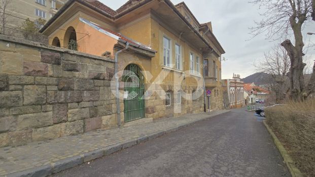 Apartament 3 camere de închiriat – Centrul Istoric, Str. - Fotografie 1