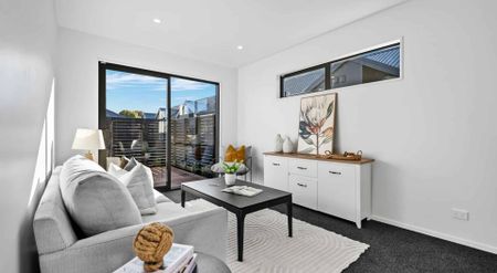 Stylish City-Fringe Living – Modern, Easy Care & Convenient! - Photo 2