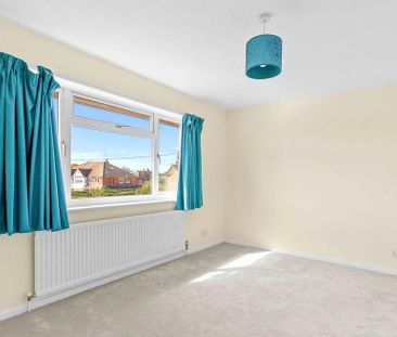 4 bedroom detached house to rent - Photo 2