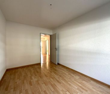 Helle 4.5 Zimmer Wohnung mit Balkon - Foto 1