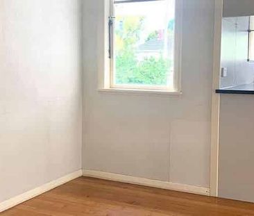 Central Location! 3-Bedroom Home - Photo 2