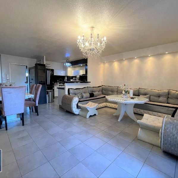 Location Appartement 3 pièces 75m² CHATEAURENARD 13160 - Photo 1