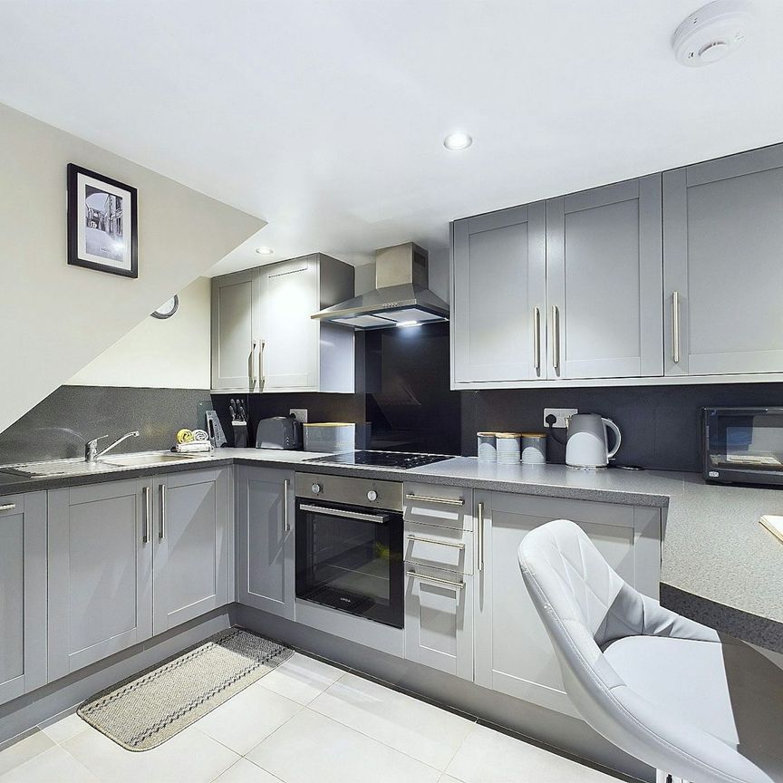 Flat to rent on - Photo 1