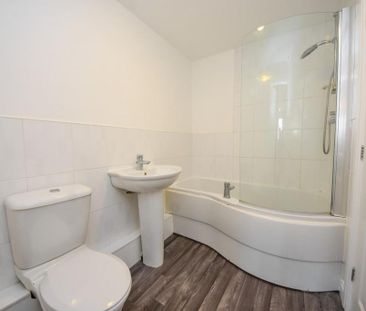 2 bedroom mews to rent - Photo 5