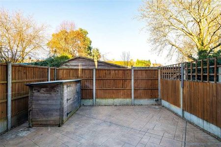 Walmer Gardens, Sittingbourne, Kent, ME10 - Photo 5