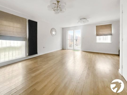 4 bedroom end of terrace house to rent - Photo 1