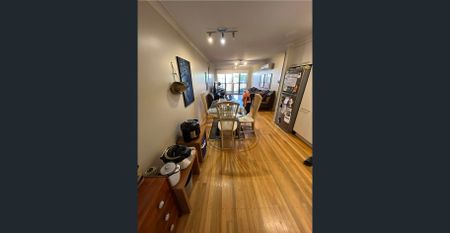 Centrally Located Furnished Unit - Photo 2