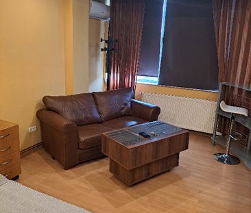 Inchiriez garsoniera, Deva,langa Primarie, etaj 1, pentru BIROU - Photo 1