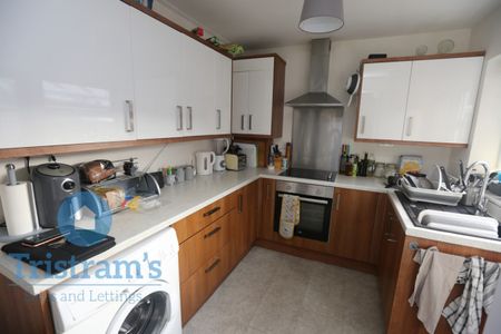 4 bed Semi-Detached House for Rent - Photo 4